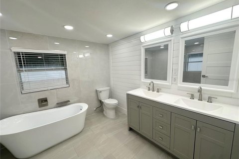 House in Sarasota, Florida 2 bedrooms, 119.94 sq.m. № 1899427 - photo 17