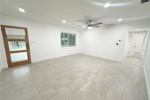 House in Sarasota, Florida 2 bedrooms, 119.94 sq.m. № 1899427 - photo 12