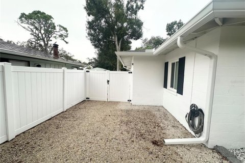 House in Sarasota, Florida 2 bedrooms, 119.94 sq.m. № 1899427 - photo 28