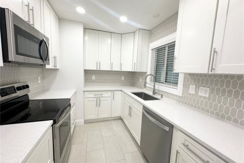 House in Sarasota, Florida 2 bedrooms, 119.94 sq.m. № 1899427 - photo 9