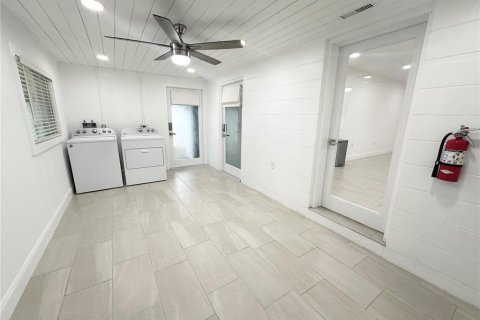 House in Sarasota, Florida 2 bedrooms, 119.94 sq.m. № 1899427 - photo 19