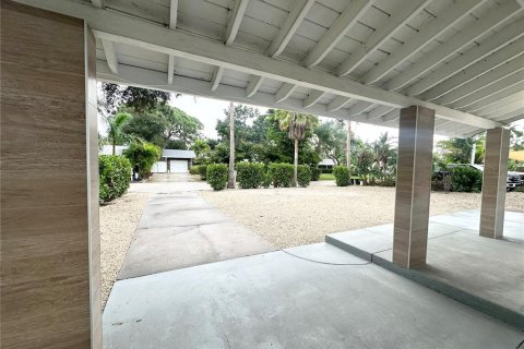 House in Sarasota, Florida 2 bedrooms, 119.94 sq.m. № 1899427 - photo 4