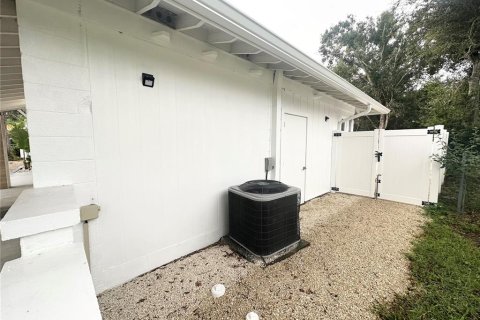 House in Sarasota, Florida 2 bedrooms, 119.94 sq.m. № 1899427 - photo 26
