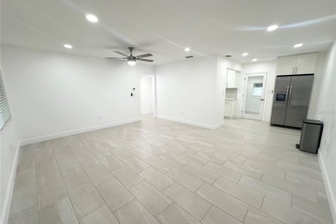 House in Sarasota, Florida 2 bedrooms, 119.94 sq.m. № 1899427 - photo 7