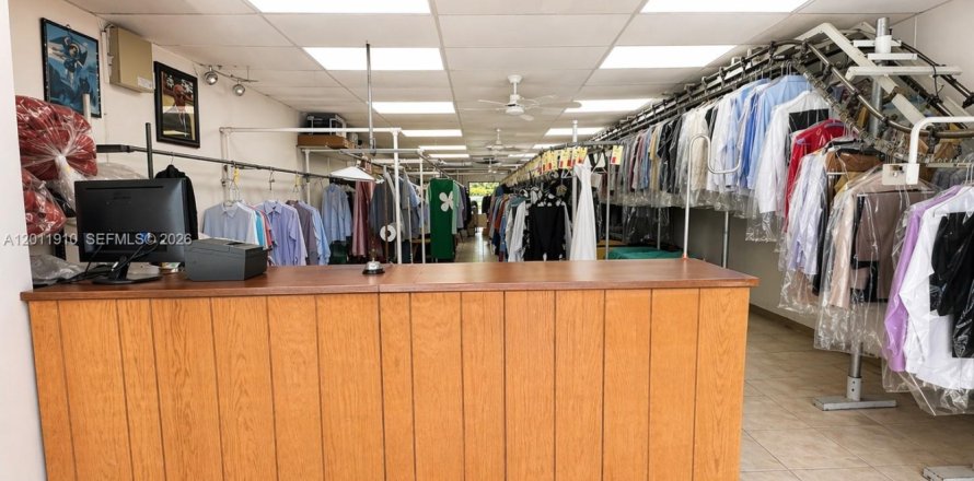Commercial property in Boynton Beach, Florida № 2074952