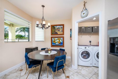 Casa en venta en Miami, Florida, 4 dormitorios, 240.52 m2 № 1953948 - foto 19
