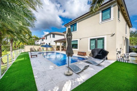 Casa en venta en Miami, Florida, 4 dormitorios, 240.52 m2 № 1953948 - foto 5