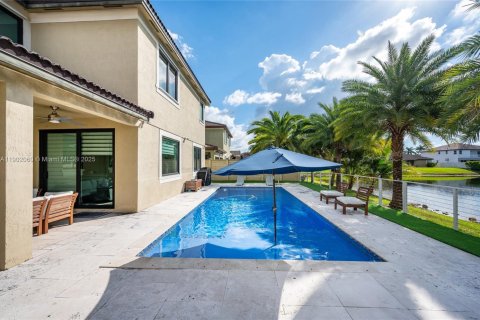 Casa en venta en Miami, Florida, 4 dormitorios, 240.52 m2 № 1953948 - foto 6