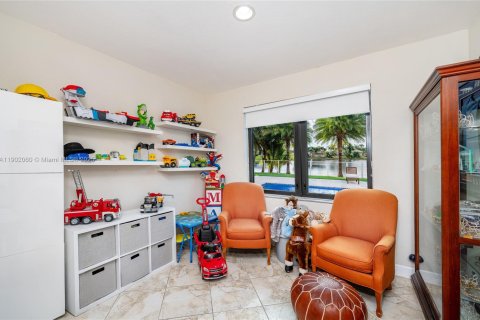 Casa en venta en Miami, Florida, 4 dormitorios, 240.52 m2 № 1953948 - foto 25