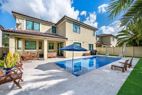 Casa en venta en Miami, Florida, 4 dormitorios, 240.52 m2 № 1953948 - foto 2