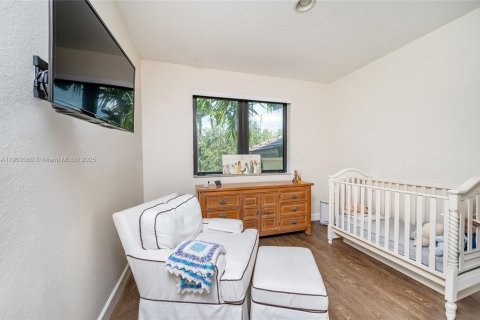 Casa en venta en Miami, Florida, 4 dormitorios, 240.52 m2 № 1953948 - foto 27