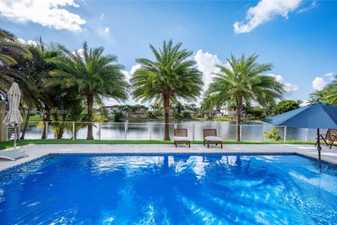 Casa en venta en Miami, Florida, 4 dormitorios, 240.52 m2 № 1953948 - foto 7
