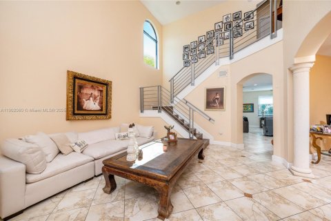 Casa en venta en Miami, Florida, 4 dormitorios, 240.52 m2 № 1953948 - foto 12