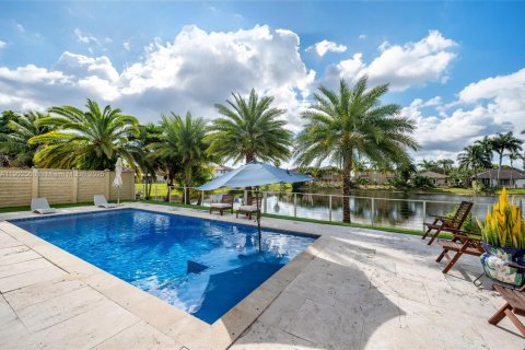 Casa en venta en Miami, Florida, 4 dormitorios, 240.52 m2 № 1953948 - foto 8