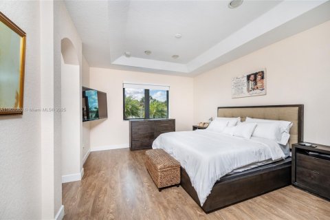 Casa en venta en Miami, Florida, 4 dormitorios, 240.52 m2 № 1953948 - foto 22