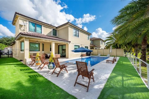 Casa en venta en Miami, Florida, 4 dormitorios, 240.52 m2 № 1953948 - foto 3