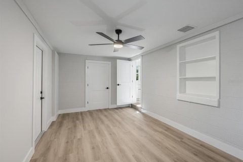 Villa ou maison à louer à Tampa, Floride: 2 chambres, 91.42 m2 № 2396024 - photo 10