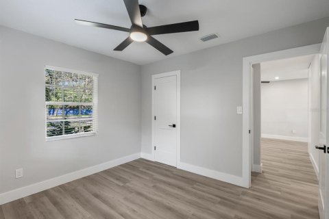Villa ou maison à louer à Tampa, Floride: 2 chambres, 91.42 m2 № 2396024 - photo 11