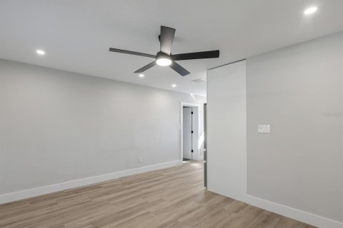 Villa ou maison à louer à Tampa, Floride: 2 chambres, 91.42 m2 № 2396024 - photo 5