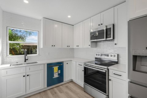 Villa ou maison à louer à Tampa, Floride: 2 chambres, 91.42 m2 № 2396024 - photo 7