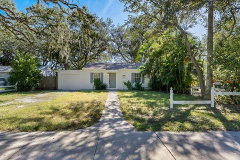 Villa ou maison à louer à Tampa, Floride: 2 chambres, 91.42 m2 № 2396024 - photo 2