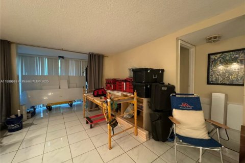 Снять в аренду кондоминиум в Лодерхилл, Флорида 1 спальня, 74.32м2, № 1941375 - фото 30