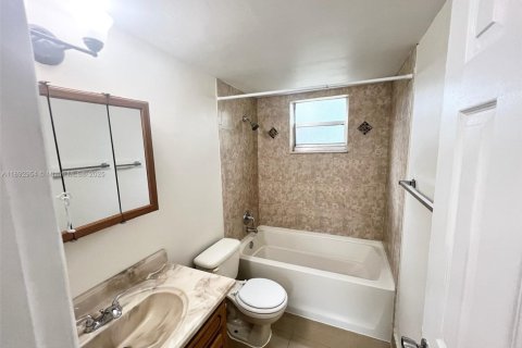 Copropriété à louer à Pompano Beach, Floride: 551.37 m2 № 1946694 - photo 5