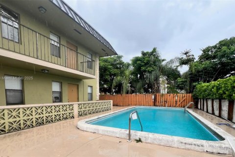 Copropriété à louer à Pompano Beach, Floride: 551.37 m2 № 1946694 - photo 6