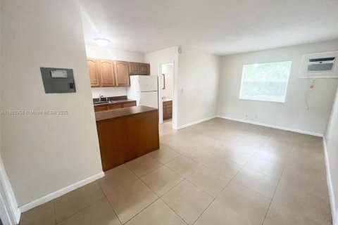 Copropriété à louer à Pompano Beach, Floride: 551.37 m2 № 1946694 - photo 4