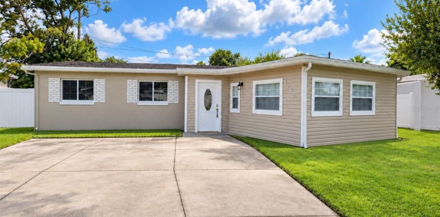 House in Pinellas Park, Florida 3 bedrooms, 135.27 sq.m. № 2390758