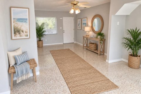 House in Pinellas Park, Florida 3 bedrooms, 135.27 sq.m. № 2390758 - photo 13