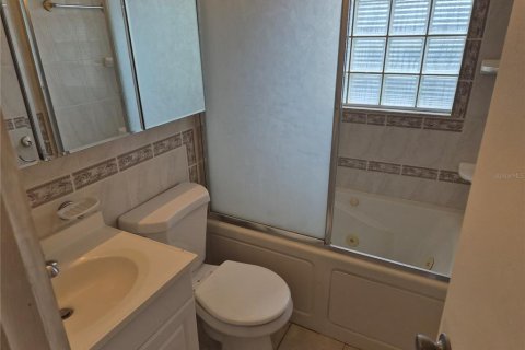 House in Pinellas Park, Florida 3 bedrooms, 135.27 sq.m. № 2390758 - photo 22