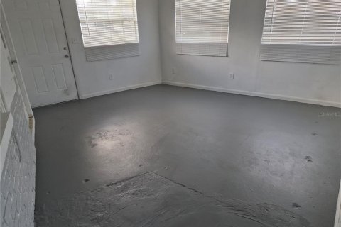 House in Pinellas Park, Florida 3 bedrooms, 135.27 sq.m. № 2390758 - photo 8