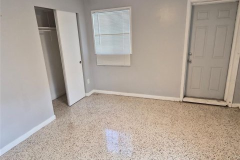 House in Pinellas Park, Florida 3 bedrooms, 135.27 sq.m. № 2390758 - photo 24