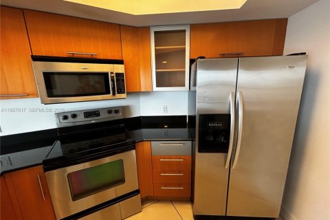 Condo in Miami, Florida, 2 bedrooms № 1991474 - photo 5