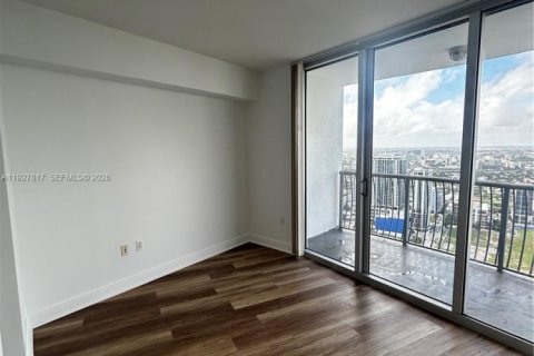 Condo in Miami, Florida, 2 bedrooms № 1991474 - photo 10