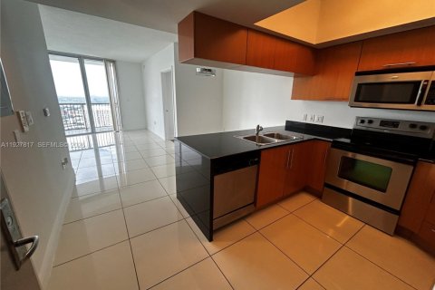 Condo in Miami, Florida, 2 bedrooms № 1991474 - photo 3