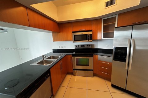 Condo in Miami, Florida, 2 bedrooms № 1991474 - photo 4