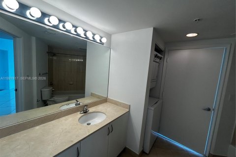 Condo in Miami, Florida, 2 bedrooms № 1991474 - photo 6