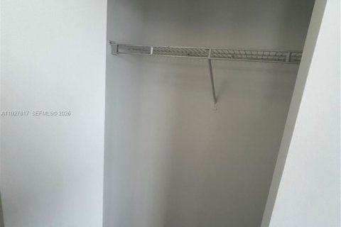 Condo in Miami, Florida, 2 bedrooms № 1991474 - photo 9