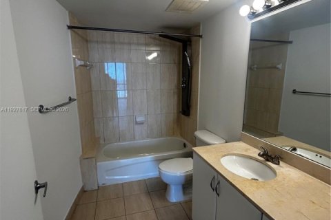 Condo in Miami, Florida, 2 bedrooms № 1991474 - photo 13