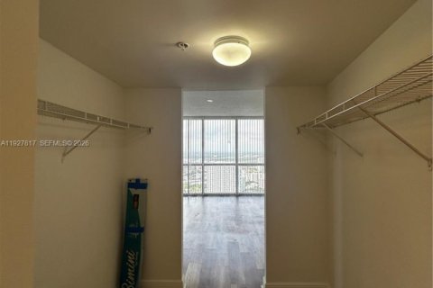 Condo in Miami, Florida, 2 bedrooms № 1991474 - photo 12