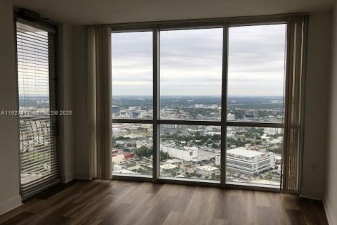 Снять в аренду кондоминиум в Майами, Флорида 2 спальни, 97.36м2, № 1991474 - фото 1