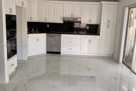 Casa en alquiler en Cooper City, Florida, 4 dormitorios, 189.24 m2 № 2006452 - foto 8