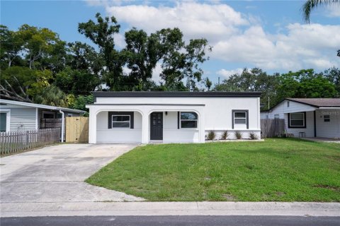 Casa en venta en Saint Petersburg, Florida, 3 dormitorios, 120.03 m2 № 1901965 - foto 1