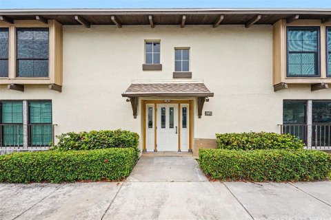 Condo in Treasure Island, Florida, 2 bedrooms № 2120011 - photo 14