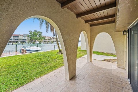 Condo in Treasure Island, Florida, 2 bedrooms № 2120011 - photo 13