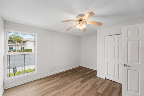 Condo in Treasure Island, Florida, 2 bedrooms № 2120011 - photo 9