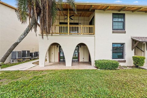 Condo in Treasure Island, Florida, 2 bedrooms № 2120011 - photo 16