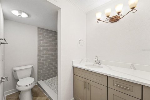 Condo in Treasure Island, Florida, 2 bedrooms № 2120011 - photo 11